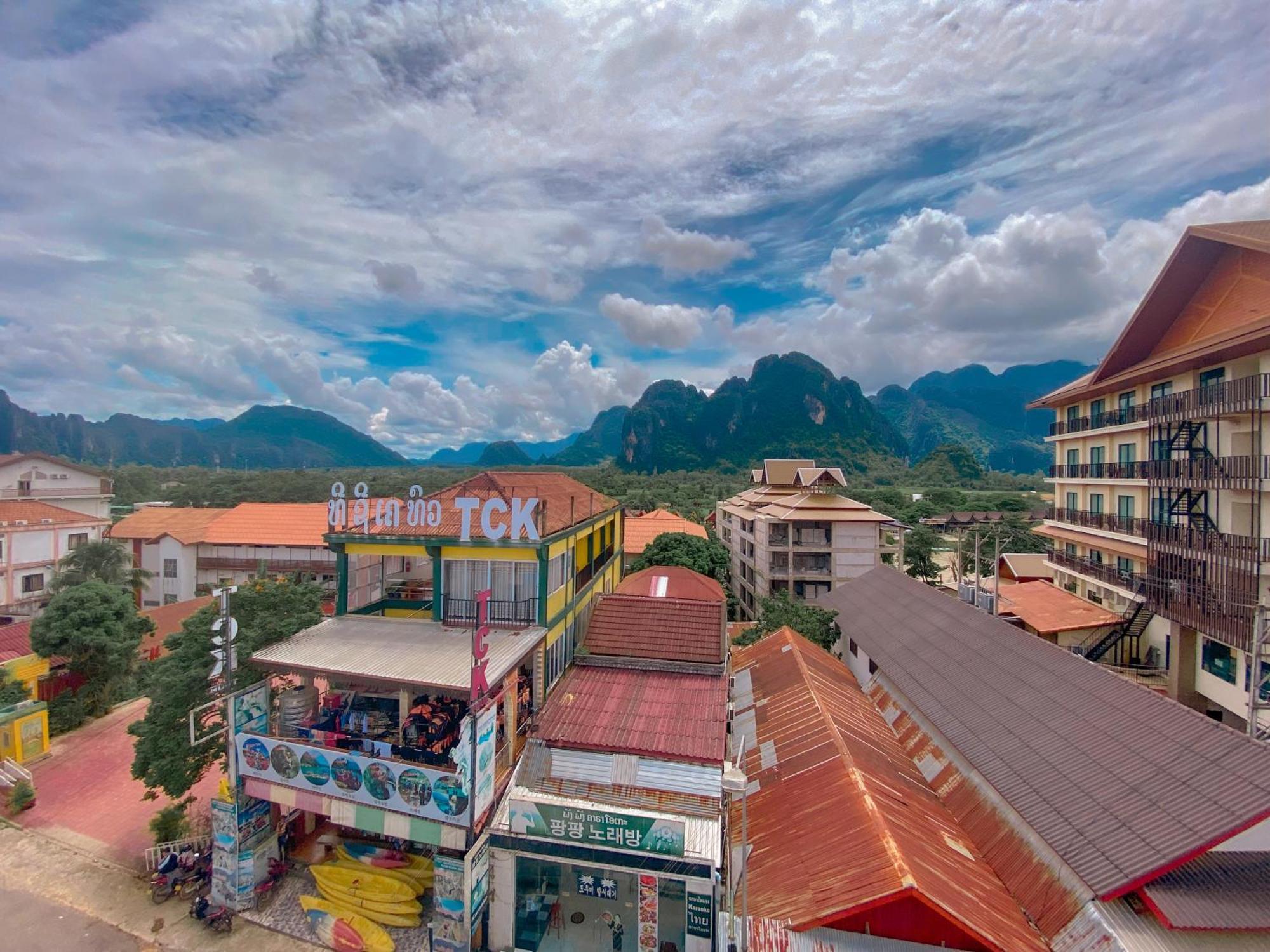 Golden Dragon House Vang Vieng Bed and Breakfast Buitenkant foto